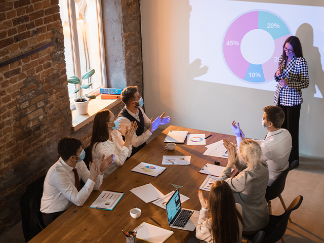 exposicion del plan de marketing operativo en una empresa